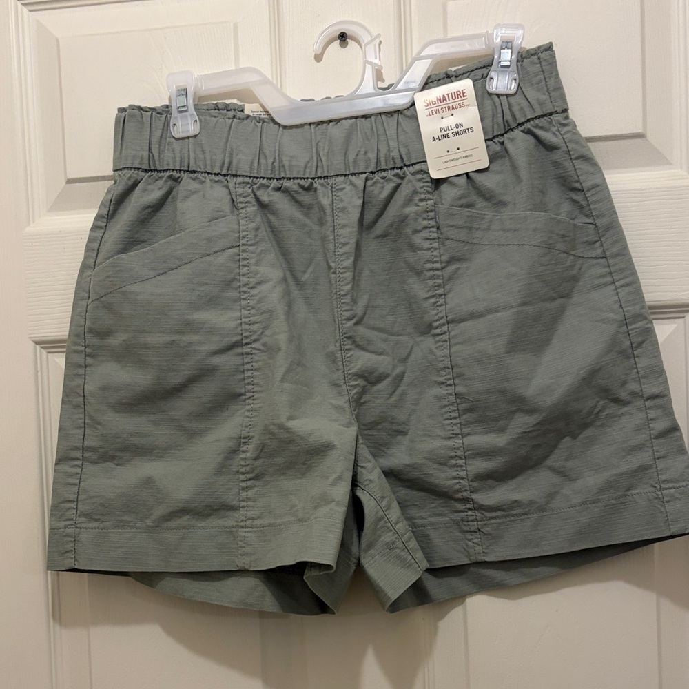 Signature by Levi Strauss Women's Olive Cargo Shorts
